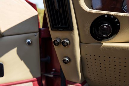 Aston Martin V8 Volante EFi 30