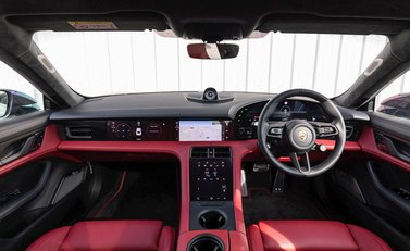 Porsche Taycan Turbo S 19