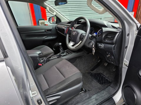 Toyota Hilux ACTIVE 4WD D-4D DCB 11