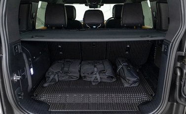 Land Rover Defender 110 X P400e 29