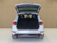 Volkswagen Touareg 3.0 Touareg V6 R-Line+ TDI BlueMotion Technology Auto 4WD 5dr 24