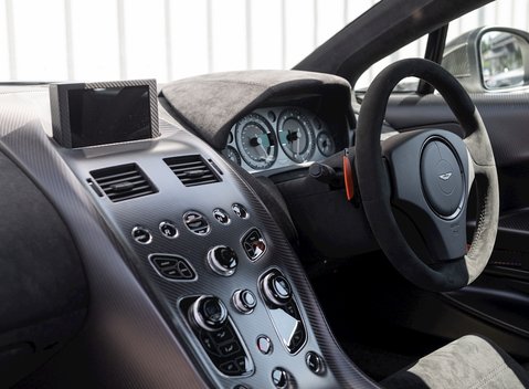 Aston Martin Vantage GT12 15