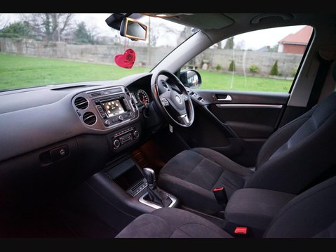 Volkswagen Tiguan 2.0 TDI BlueMotion Tech Match DSG 4WD Euro 5 (s/s) 5dr 25