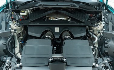 Aston Martin DB12 V8 32