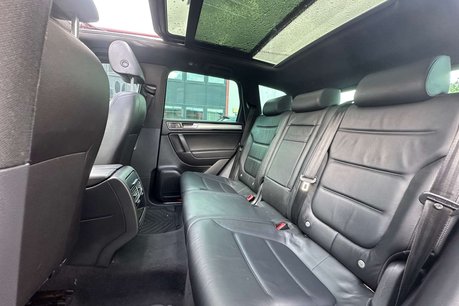 Volkswagen Touareg 3.0 TDI V6 BlueMotion Tech R-Line SUV 5dr Diesel Tiptronic 4WD Euro 6 (s/s) 23