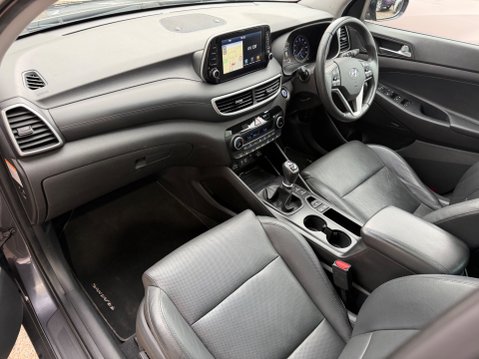 Hyundai TUCSON CRDI PREMIUM SE MHEV 8
