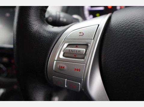 Nissan Navara 2.3 Navara Tekna dCi Auto 4WD 5dr 42