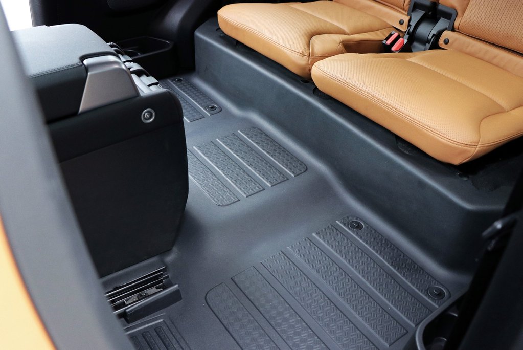 Defender 90 Commercial 2