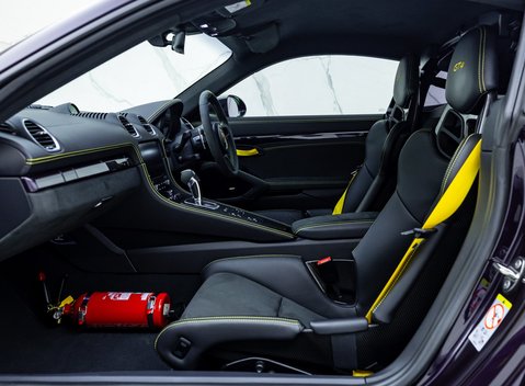 Porsche Cayman GT4 (718) 16