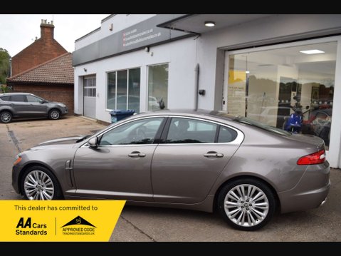 Jaguar XF 3.0 XF Premium Luxury V6 Auto 4dr 6