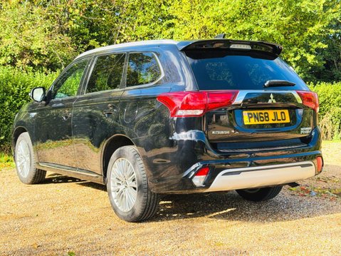 Mitsubishi Outlander 2.4h TwinMotor 13.8kWh 4h SUV 5dr Petrol Plug-in Hybrid CVT 4WD Euro 6 (s/s 7