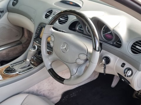 Mercedes-Benz SL Series SL350 29