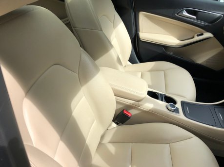 Mercedes-Benz GLA Class GLA220 CDI 4MATIC SE PREMIUM PLUS 70000m Pan Roof Beige Interior 22
