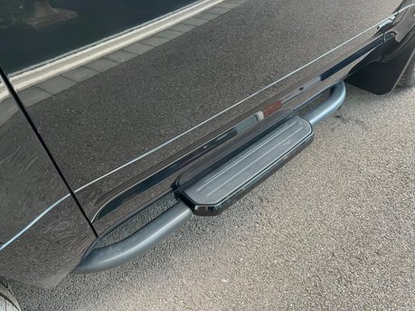 Land Rover Defender X MHEV 24