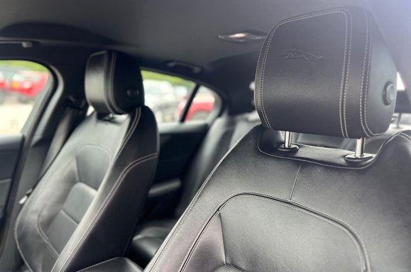 Jaguar XE R-DYNAMIC SE AUTO 26