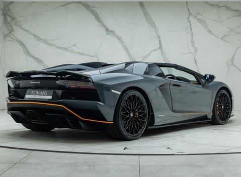 Lamborghini Aventador S LP 740-4 ROADSTER 9
