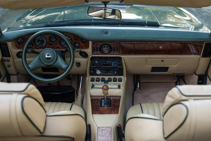 Aston Martin V8 Volante 15