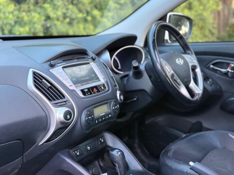 Hyundai ix35 2.0 CRDi Premium Auto 4WD Euro 5 5dr 15