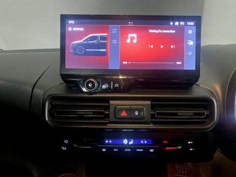 Vauxhall Combo Life 52kWh Ultimate MPV 5dr Electric Auto (7.4kW Charger) (136 ps) Air Con - All 17