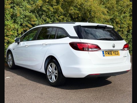 Vauxhall Astra 1.6 CDTi ecoTEC BlueInjection Design Sports Tourer Euro 6 (s/s) 5dr 4