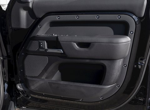 Land Rover Defender 110 V8 23