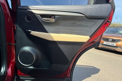 Lexus NX 300H LUXURY - PANORAMIC ROOF -2 OWNERS - 7 LEXUS SERVICES 37
