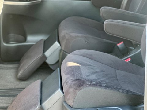 Toyota Estima 21