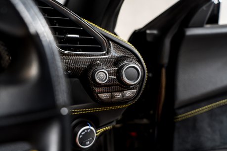 Ferrari 488 SPIDER. CARBON INTERIOR. PASSENGER DISPLAY. LIFT. CARPLAY. FRONT END PPF. 31