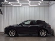 Porsche Macan 2.0 Macan Semi-Auto 4WD 5dr 16