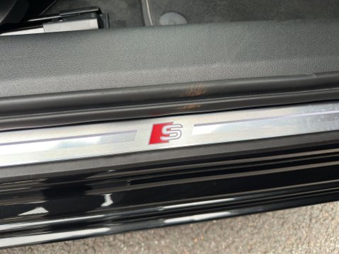 Audi A6 AVANT TDI QUATTRO S LINE BLACK EDITION MHEV 32