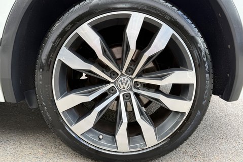 Volkswagen Tiguan R LINE TDI BMT 4MOTION DSG - PAN ROOF - APPLE CAR PLAY -ADAPTIVE CRUISE 53