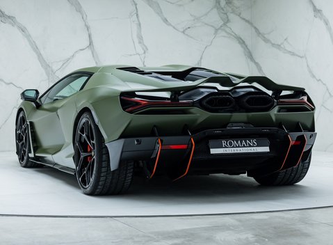 Lamborghini Revuelto 10
