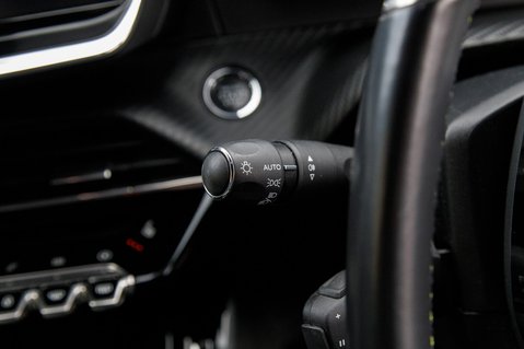 Peugeot 208 GT PREMIUM 18