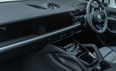 Porsche Cayenne TURBO E-HYBRID COUPE 16