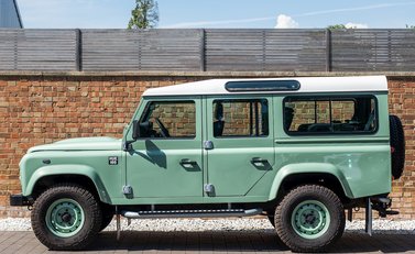 Land Rover Defender 110 Heritage Station Wagon 2