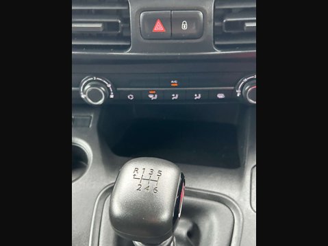 Vauxhall Combo 1.5 Turbo D 2300 Pro Panel Van 5dr Diesel Manual L1 H1 Euro 6 (s/s) (100 ps 31