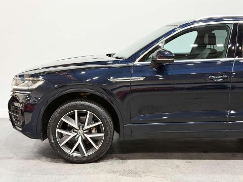 Volkswagen Touareg 3.0 TDI V6 R-Line SUV 5dr Diesel Tiptronic 4Motion Euro 6 (s/s) (286 ps) 19