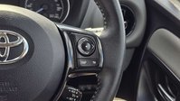 Toyota Yaris 1.5 VVT-h Icon Tech Hatchback 5dr Petrol Hybrid E-CVT Euro 6 (s/s) (100 ps) 32