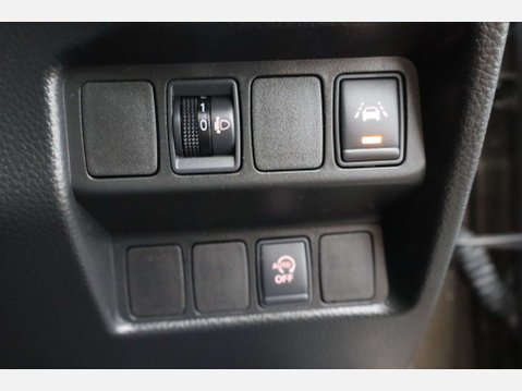 Nissan Qashqai 1.2 Qashqai N-Connecta DiG-T 5dr 40