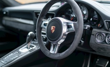 Porsche 911 (991) Carrera GTS 11