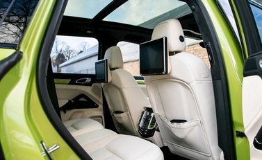 Porsche Cayenne Turbo S 13