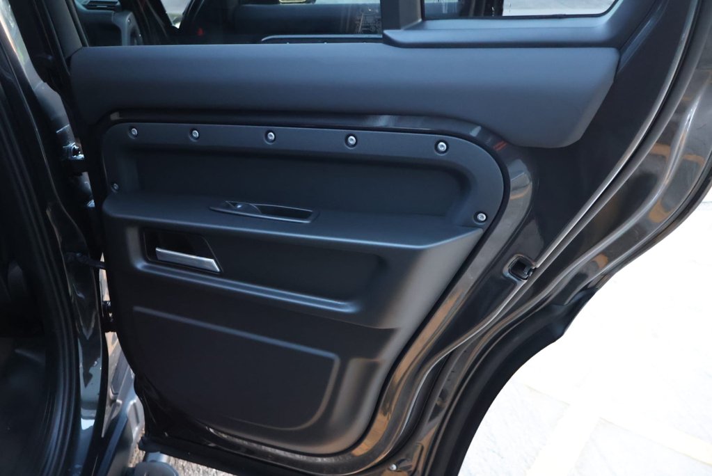 Land Rover Defender 110 2026  MODEL D350 HARD TOP X-DYNAMIC HSE SEEKER STYLED  REAR GENUINE SEATS 20