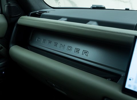 Land Rover Defender 110 OCTA EDITION ONE 27