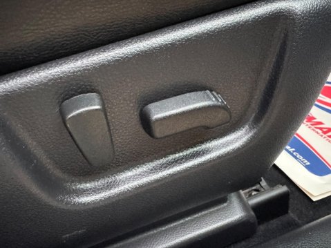 Nissan X-Trail 2.0 dCi Tekna 4WD Euro 5 5dr (AVM) 32