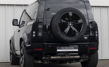 Land Rover Defender V8 3