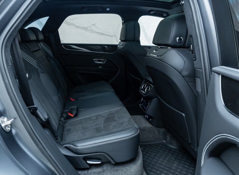 Bentley Bentayga V8 S 17