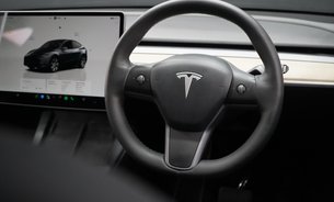 Tesla Model Y LONG RANGE AWD Comfort Suspension GROK AI Adaptive LEDs One Owner VAT Q 17