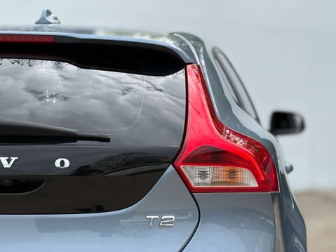 Volvo V40 2.0 V40 R-Design Edition T2 5dr 32
