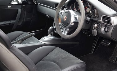 Porsche 911 (997) Carrera 4 GTS 12