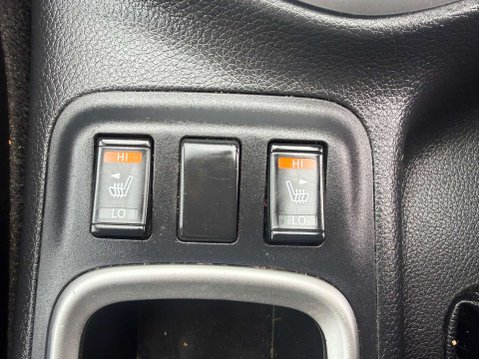 Nissan Navara 2.3 Navara Tekna dCi Auto 4WD 5dr 28